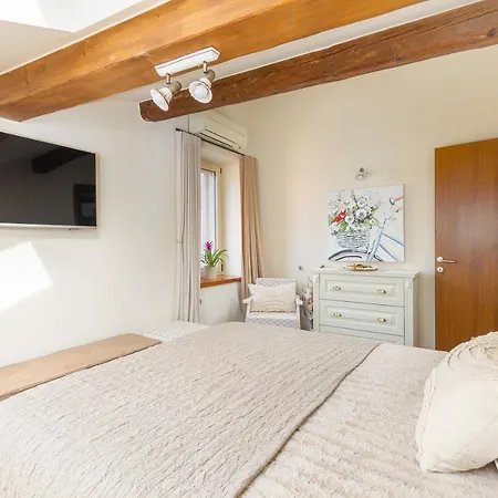 Exclusive Seafront Bacchus * Poreč