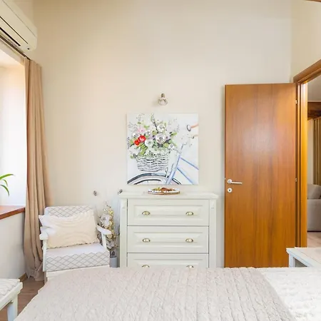 Exclusive Seafront Bacchus Apartmán