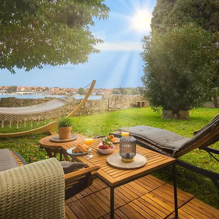 Exclusive Seafront Bacchus Apartmán *